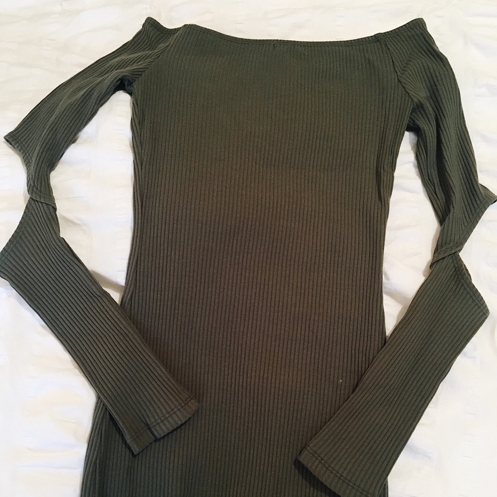 Green Off the Shoulder Dress (Size XS)